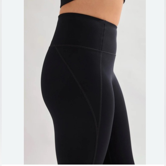 Girlfriend Collective Compressive High-Rise 7/8 Leggings S NWT - Picture 3 of 8